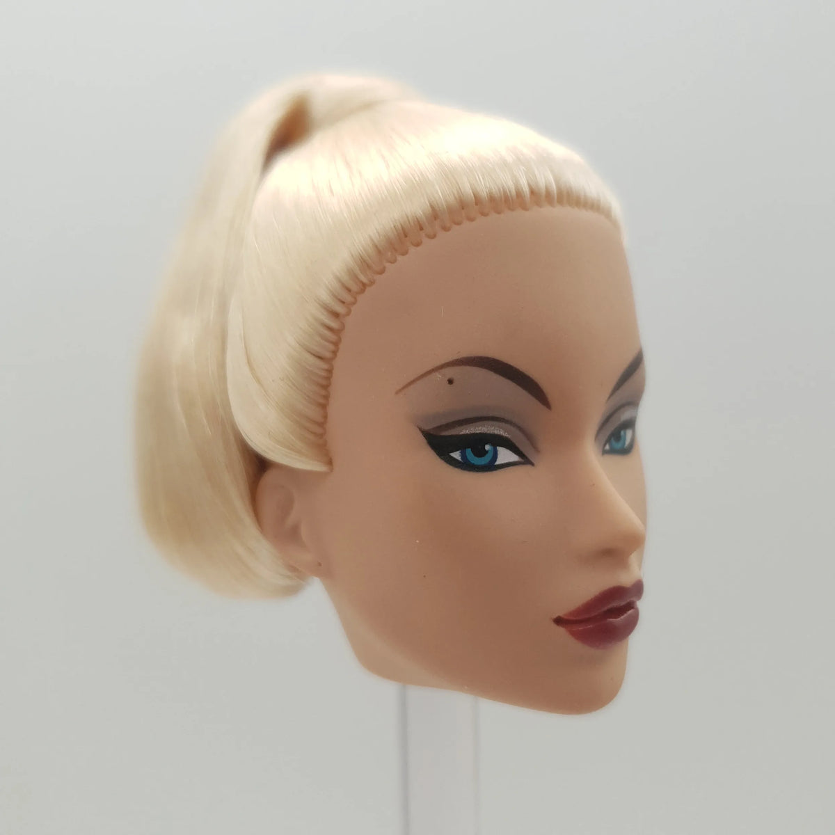 Fashion Royalty East59 Evening in Montreal Victoire Roux 1/6 Scale Integrity Doll Head