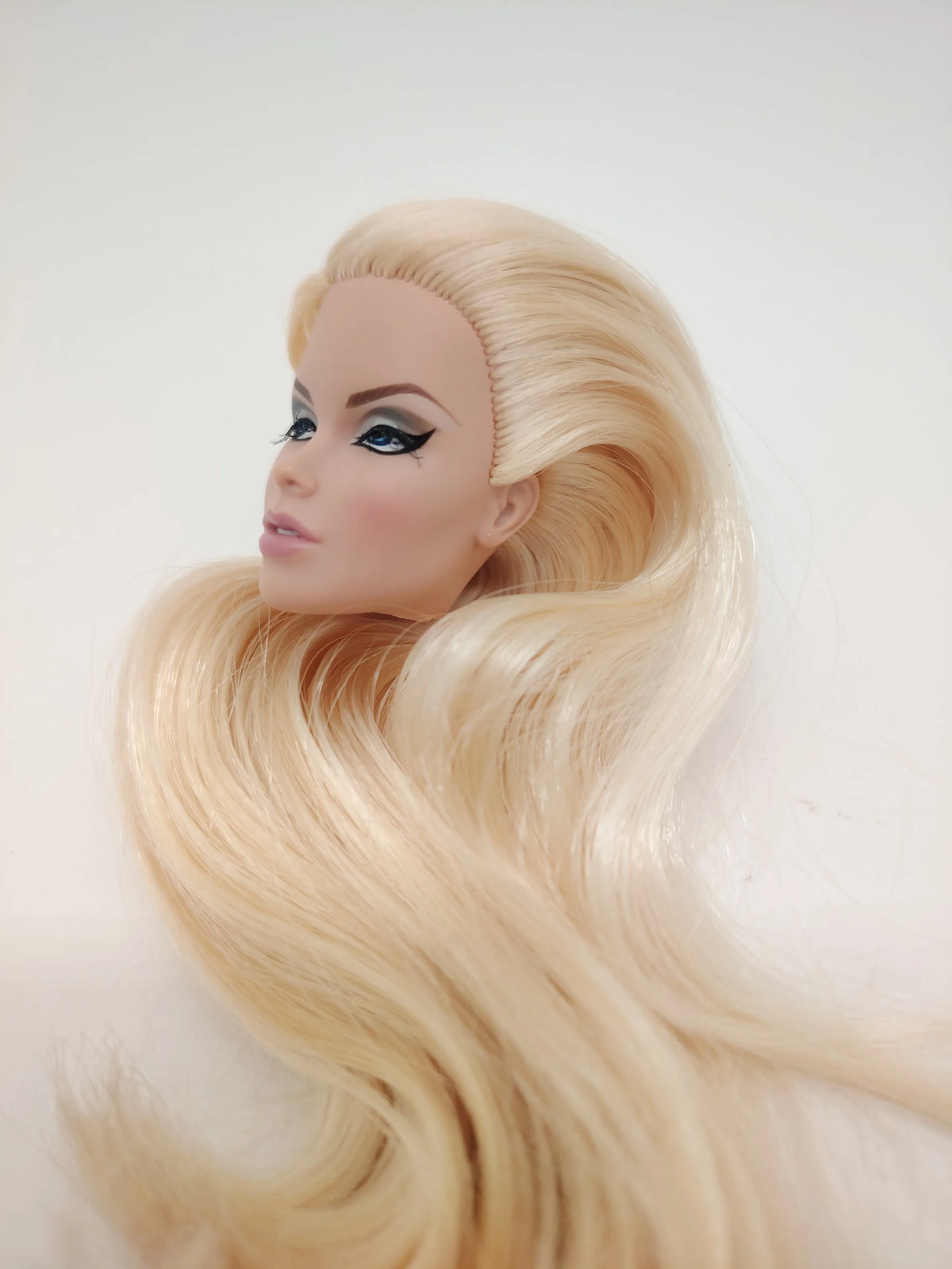 Fashion Royalty Vanessa Perrin Integrity FR White Skin Blonde 1/6 Scale Female Doll Head