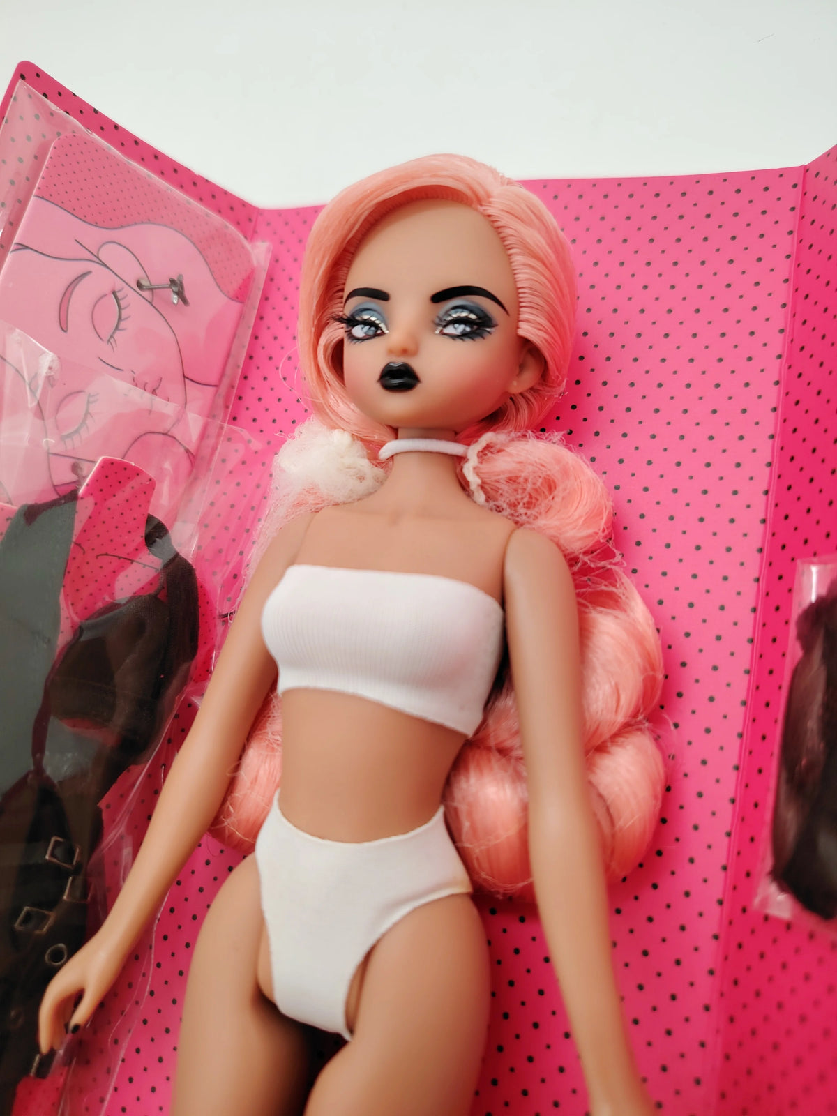 Fashion Cute SuperMico Girl 1/6 Scale with Pink Hair And Black Outfit Set Collectible Doll
