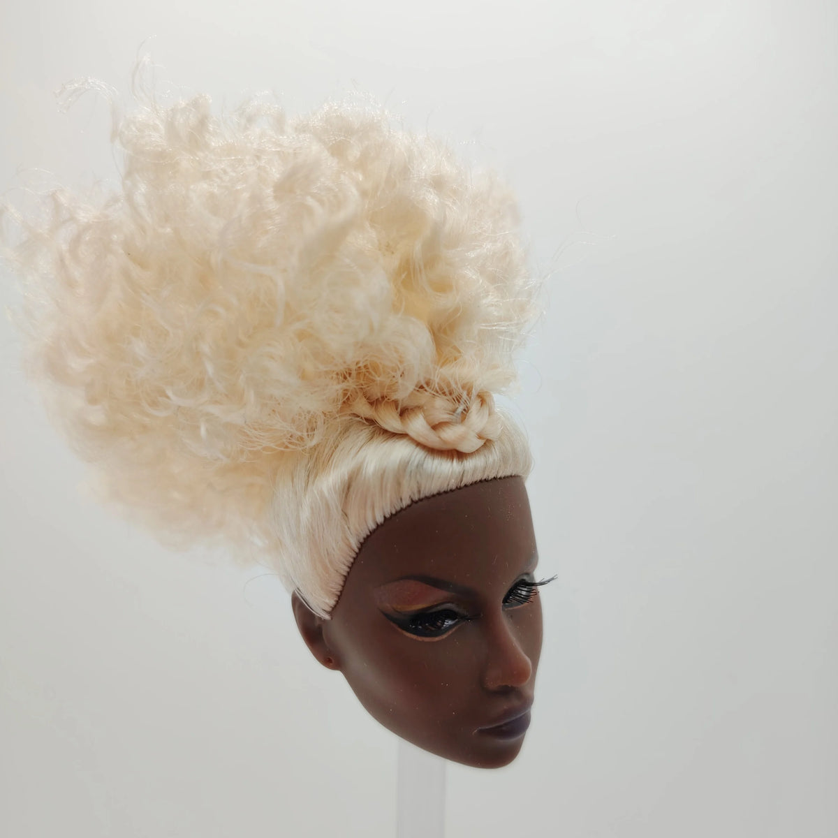 Fashion Royalty Nu.face Adele Makeda Dark A Skin Blonde Curl Hair 1/6 Scale Doll Head
