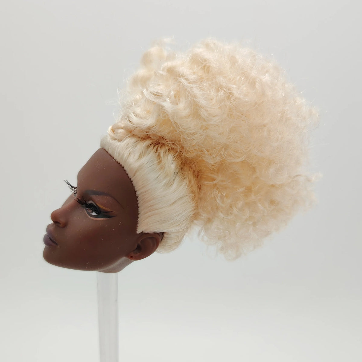 Fashion Royalty Nu.face Adele Makeda Dark A Skin Blonde Curl Hair 1/6 Scale Doll Head